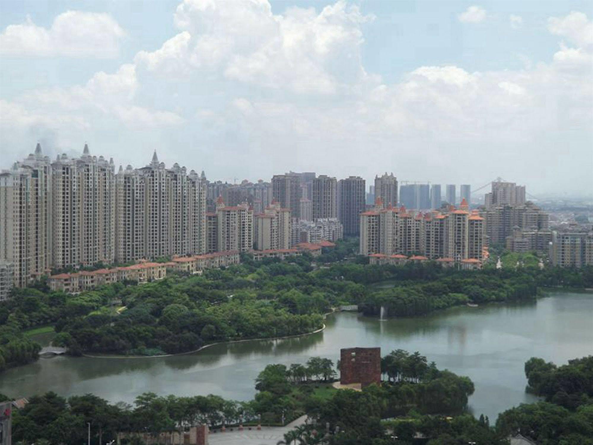 Private Enjoy Home Apartment Foshan Bagian luar foto